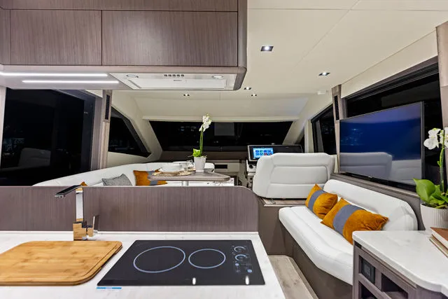 Slide: The Image of Galeon 480 Fly 2025 - 12
