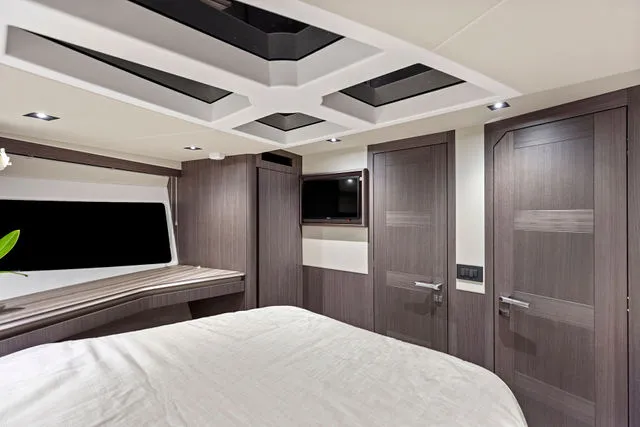 Slide: The Image of Galeon 480 Fly 2025 - 22