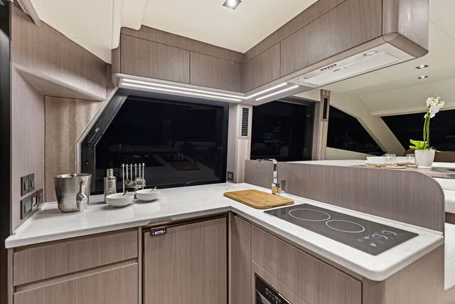 Slide: The Image of Galeon 480 Fly 2025 - 9