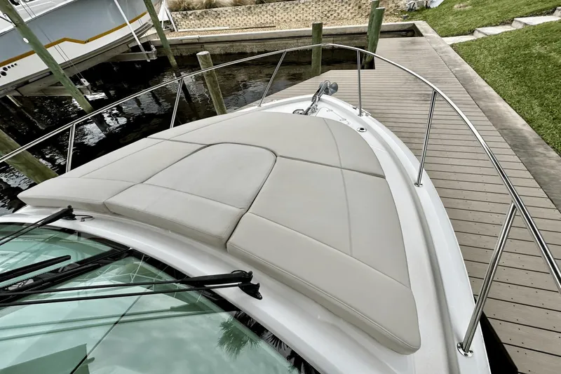 Slide: The Image of Boston Whaler 315 Conquest 2018 - 14