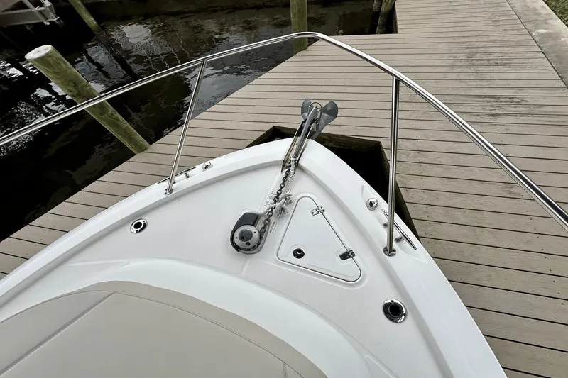 Slide: The Image of Boston Whaler 315 Conquest 2018 - 15