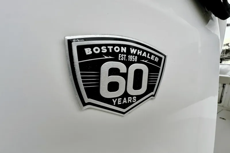 Slide: The Image of Boston Whaler 315 Conquest 2018 - 17