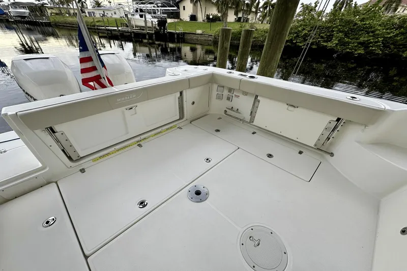 Slide: The Image of Boston Whaler 315 Conquest 2018 - 21