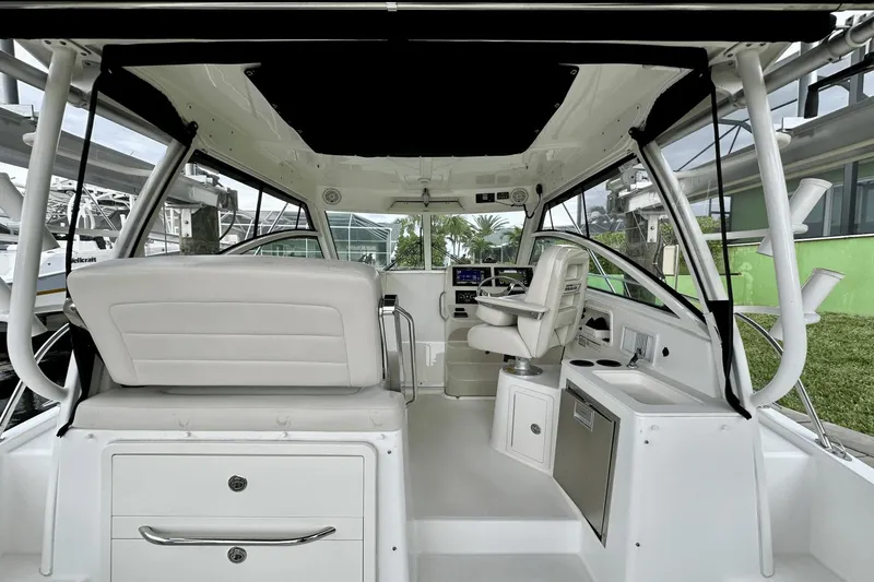 Slide: The Image of Boston Whaler 315 Conquest 2018 - 25