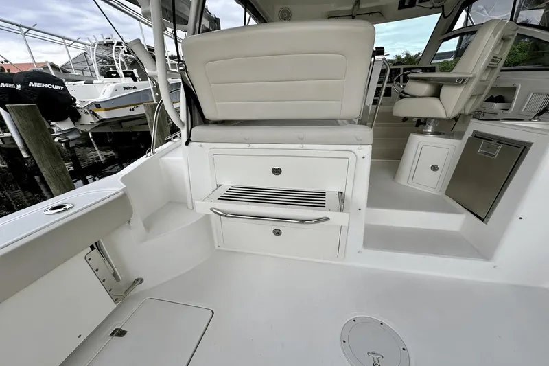 Slide: The Image of Boston Whaler 315 Conquest 2018 - 26