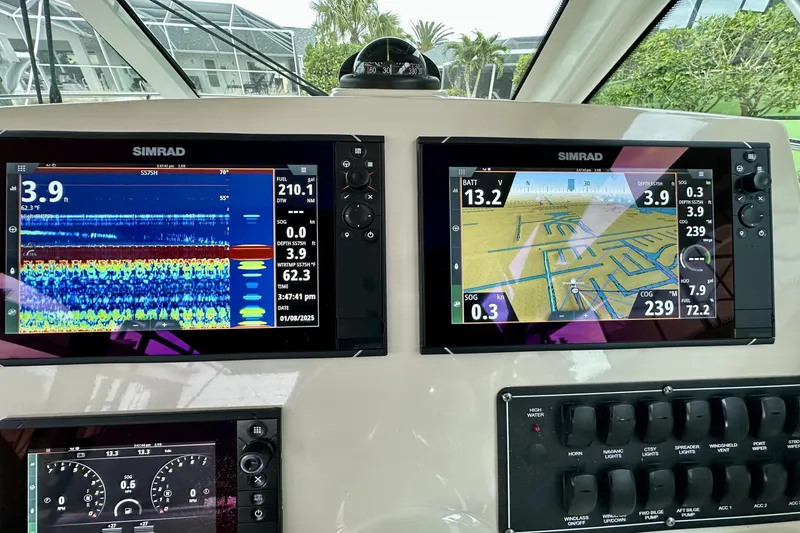 Slide: The Image of Boston Whaler 315 Conquest 2018 - 39
