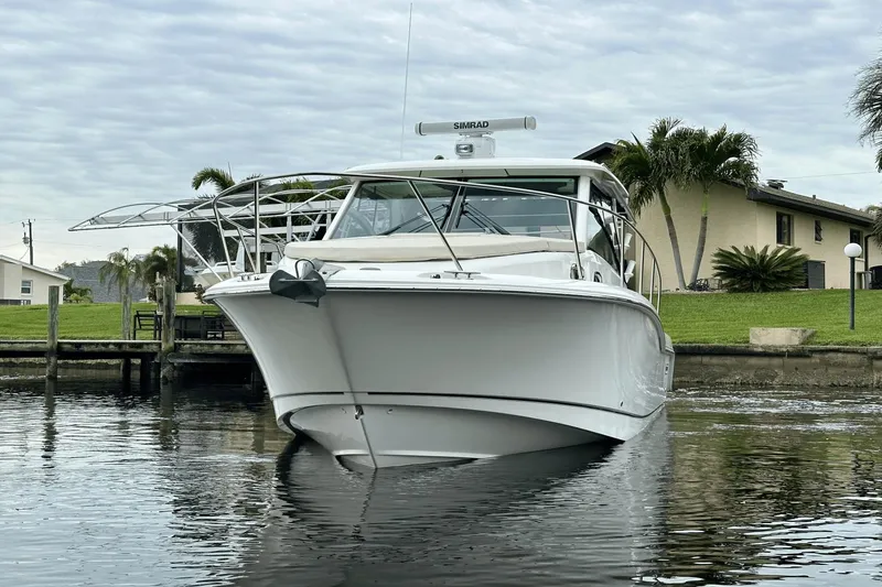 Slide: The Image of Boston Whaler 315 Conquest 2018 - 4