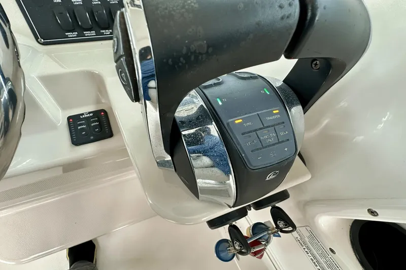 Slide: The Image of Boston Whaler 315 Conquest 2018 - 43