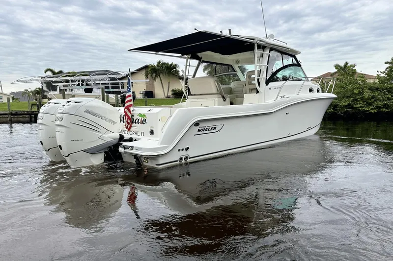 Slide: The Image of Boston Whaler 315 Conquest 2018 - 9