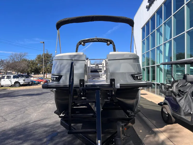 Slide: The Image of Harris Grand Mariner 270 2025 - 10