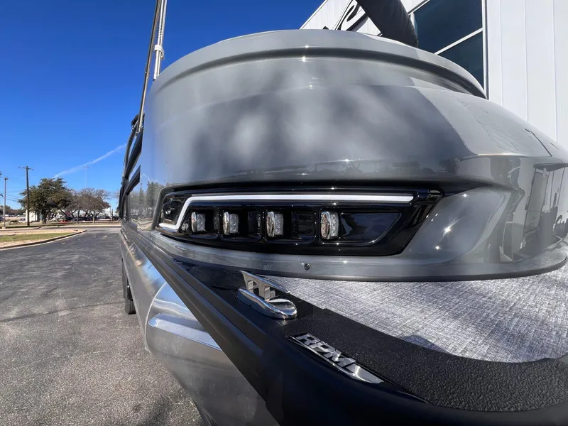 Slide: The Image of Harris Grand Mariner 270 2025 - 11