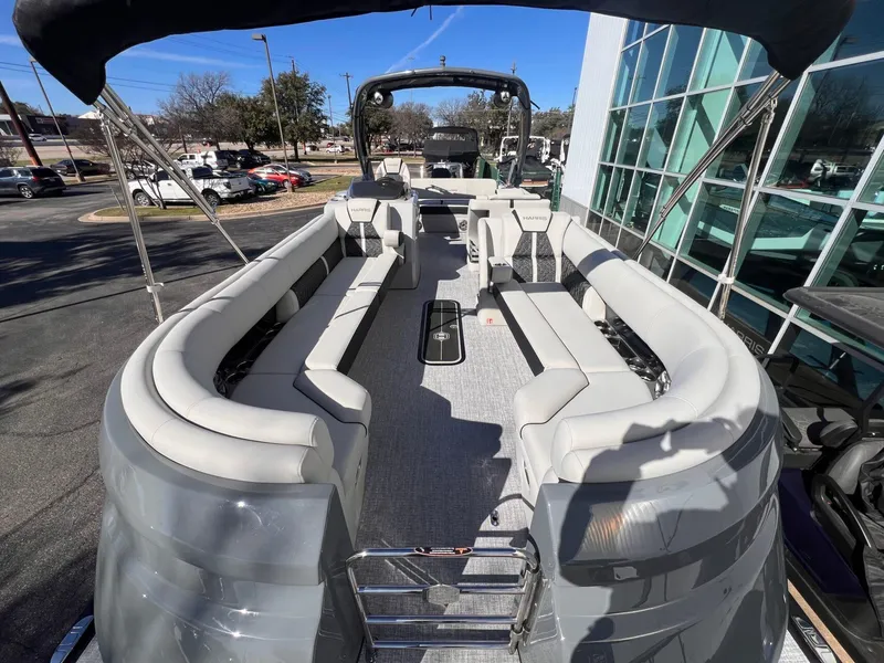 Slide: The Image of Harris Grand Mariner 270 2025 - 12