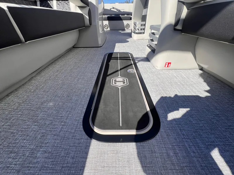 Slide: The Image of Harris Grand Mariner 270 2025 - 17