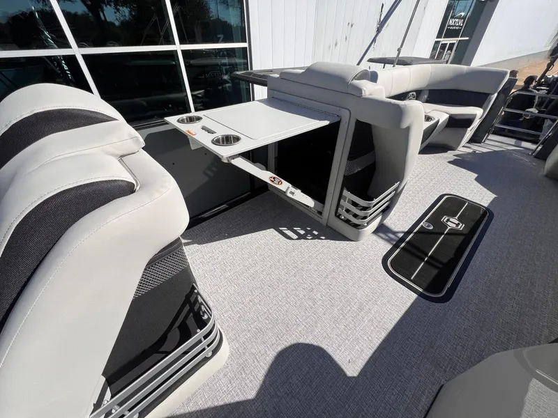 Slide: The Image of Harris Grand Mariner 270 2025 - 20