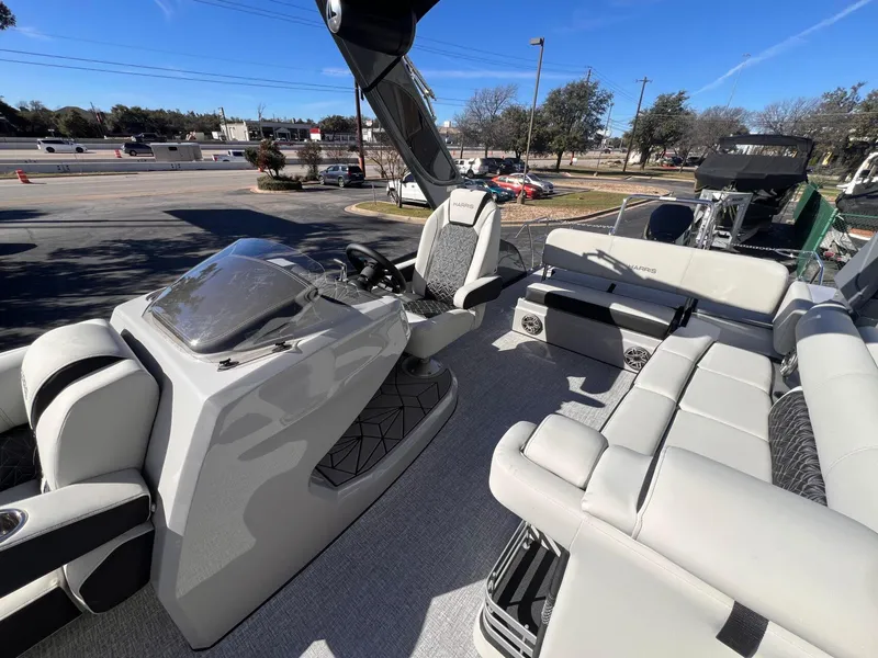 Slide: The Image of Harris Grand Mariner 270 2025 - 21