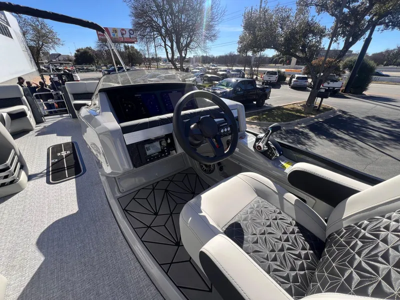 Slide: The Image of Harris Grand Mariner 270 2025 - 23