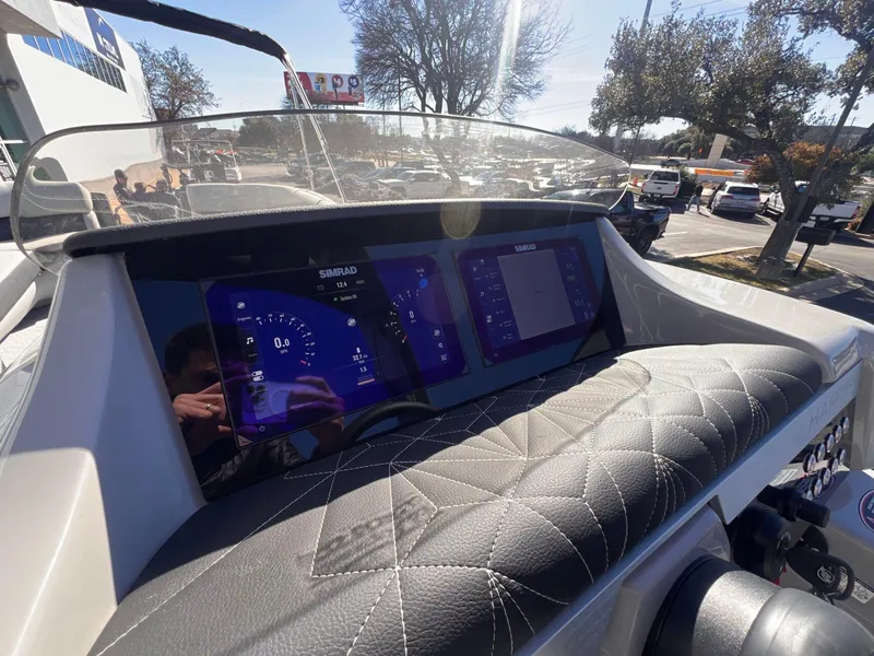 Slide: The Image of Harris Grand Mariner 270 2025 - 24