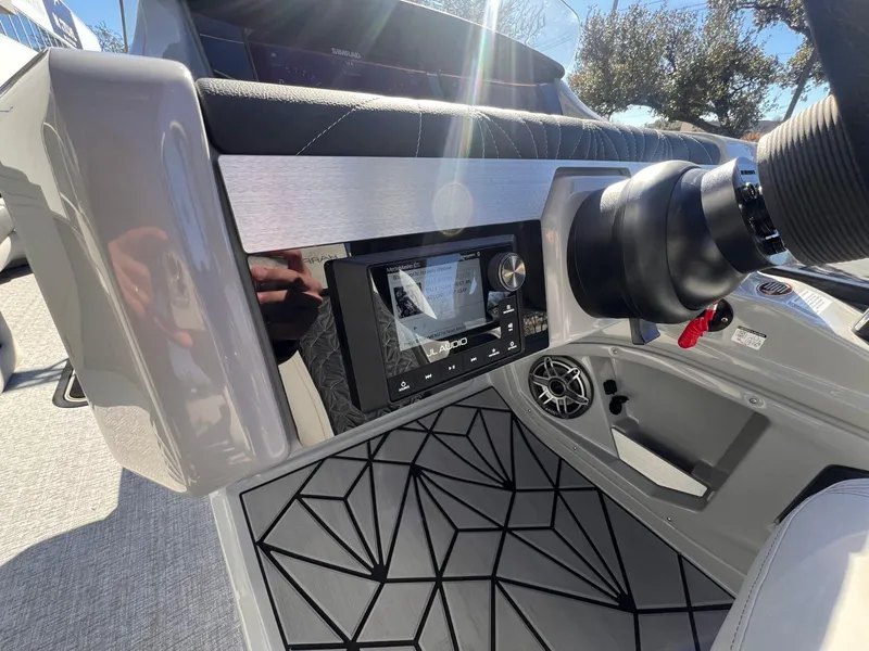 Slide: The Image of Harris Grand Mariner 270 2025 - 25