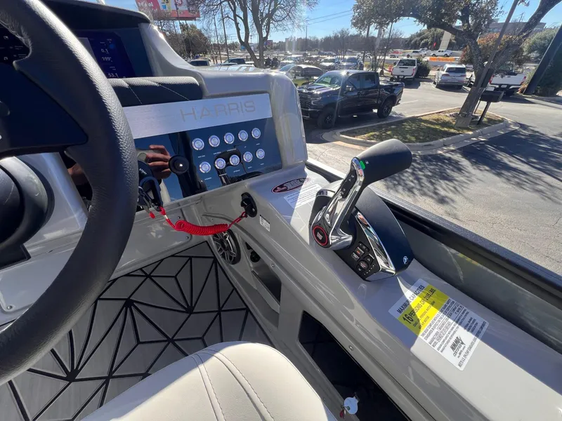 Slide: The Image of Harris Grand Mariner 270 2025 - 26