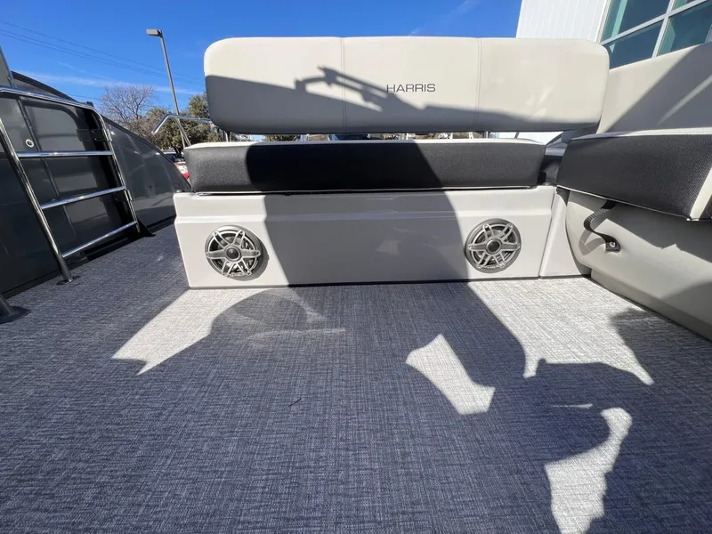 Slide: The Image of Harris Grand Mariner 270 2025 - 29