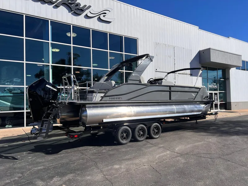 Slide: The Image of Harris Grand Mariner 270 2025 - 3