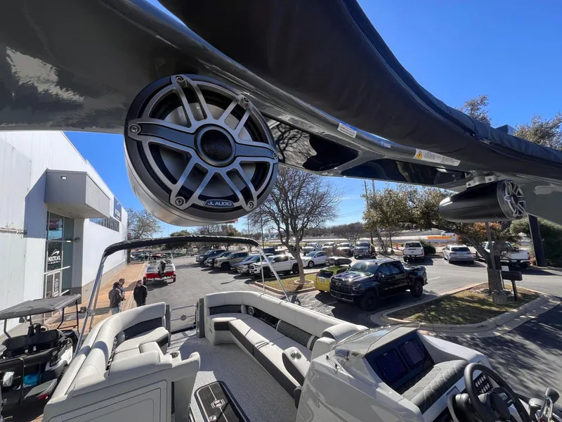 Slide: The Image of Harris Grand Mariner 270 2025 - 31