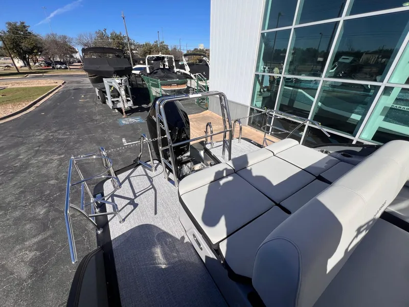 Slide: The Image of Harris Grand Mariner 270 2025 - 33