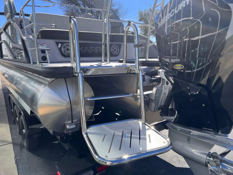 Slide: The Image of Harris Grand Mariner 270 2025 - 7