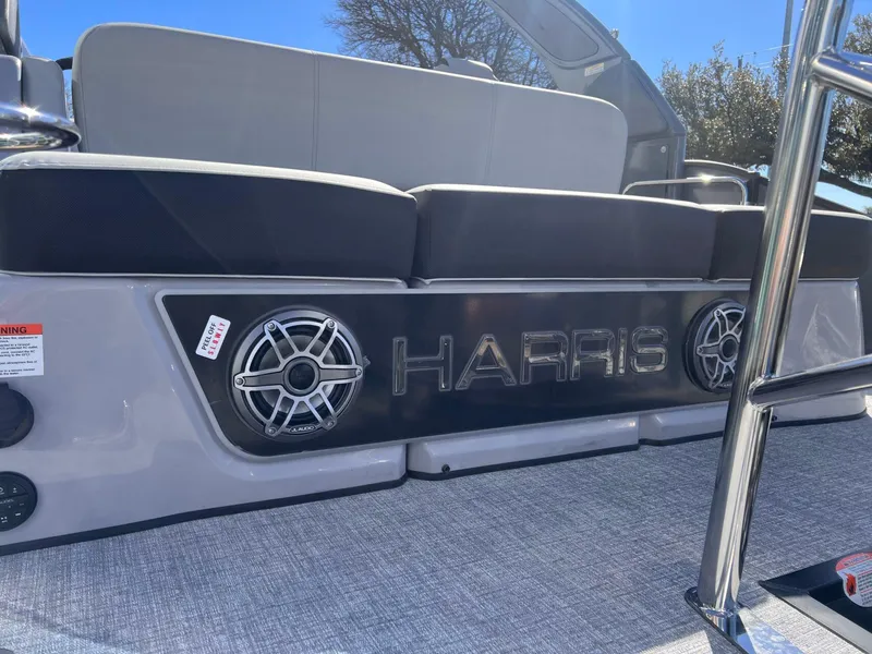 Slide: The Image of Harris Grand Mariner 270 2025 - 8