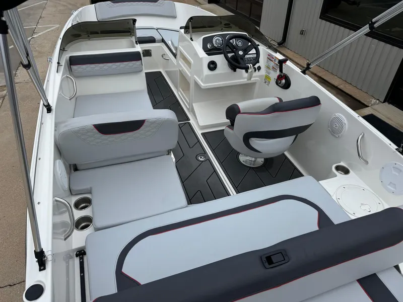 Slide: The Image of Bayliner Element M19 2023 - 10