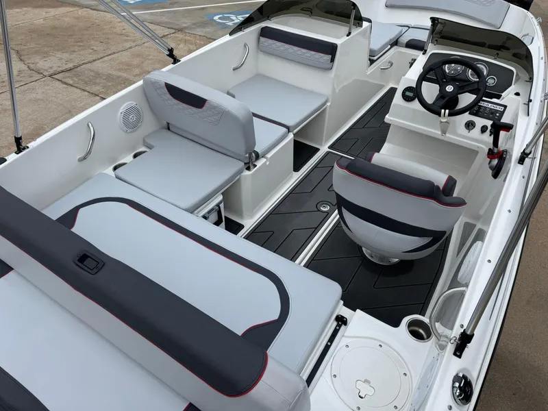 Slide: The Image of Bayliner Element M19 2023 - 11