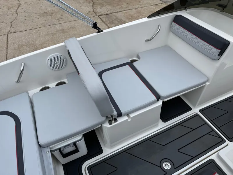 Slide: The Image of Bayliner Element M19 2023 - 12