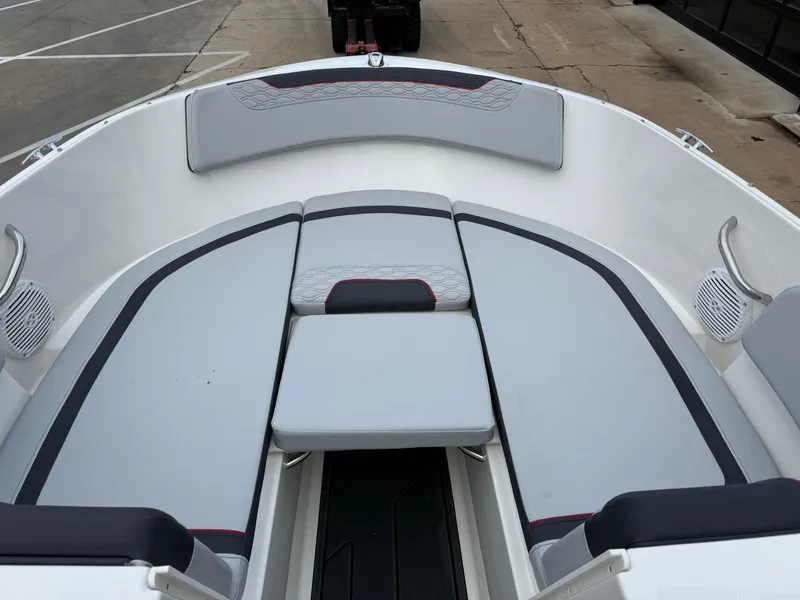 Slide: The Image of Bayliner Element M19 2023 - 18