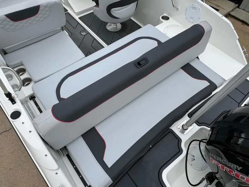 Slide: The Image of Bayliner Element M19 2023 - 9