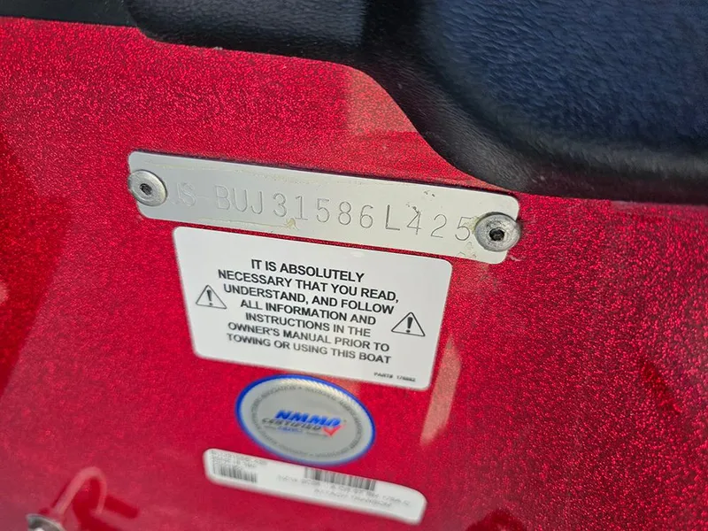 Slide: The Image of 2025 Nitro Z18 boat identification plate with safety instructions. - 27