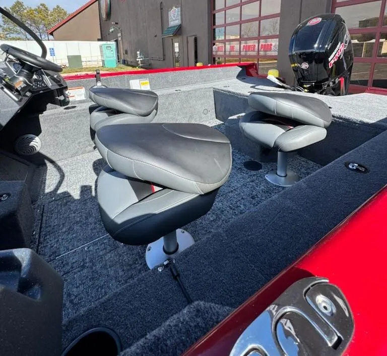 Slide: The Image of Tracker Pro Guide V-175 WT 2025 - 95