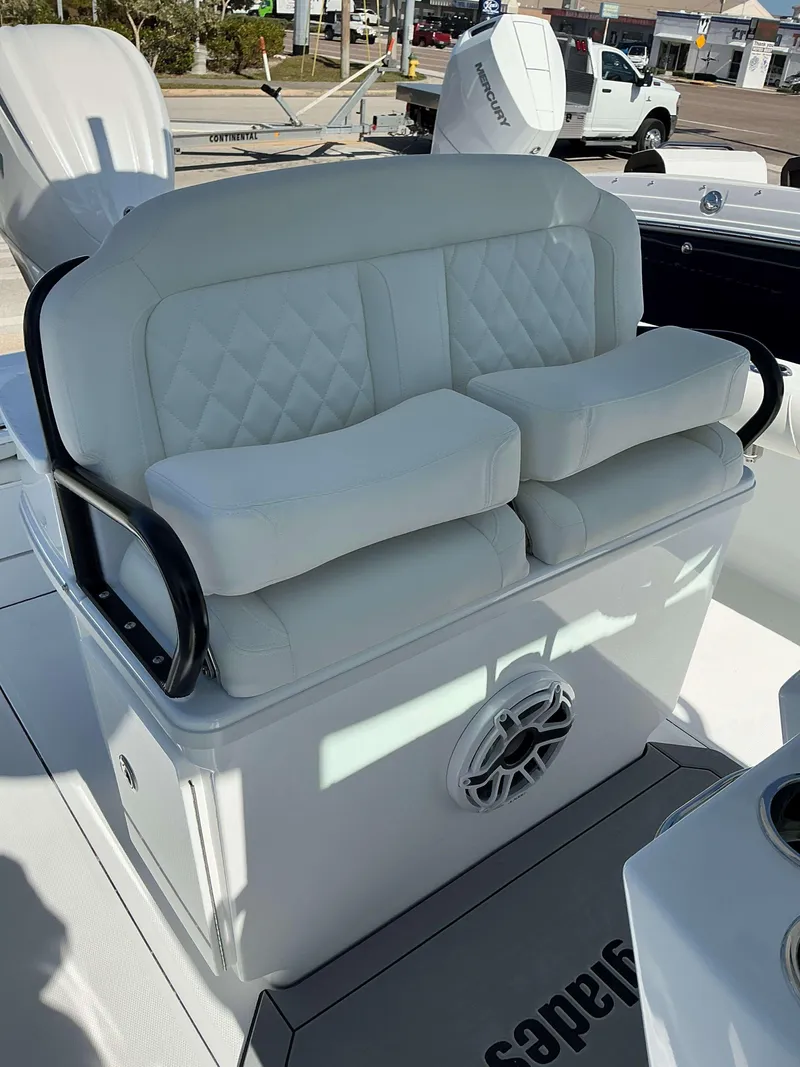 Slide: The Image of 2025 Everglades 273 CC boat with white cushioned seating and speaker. - 19