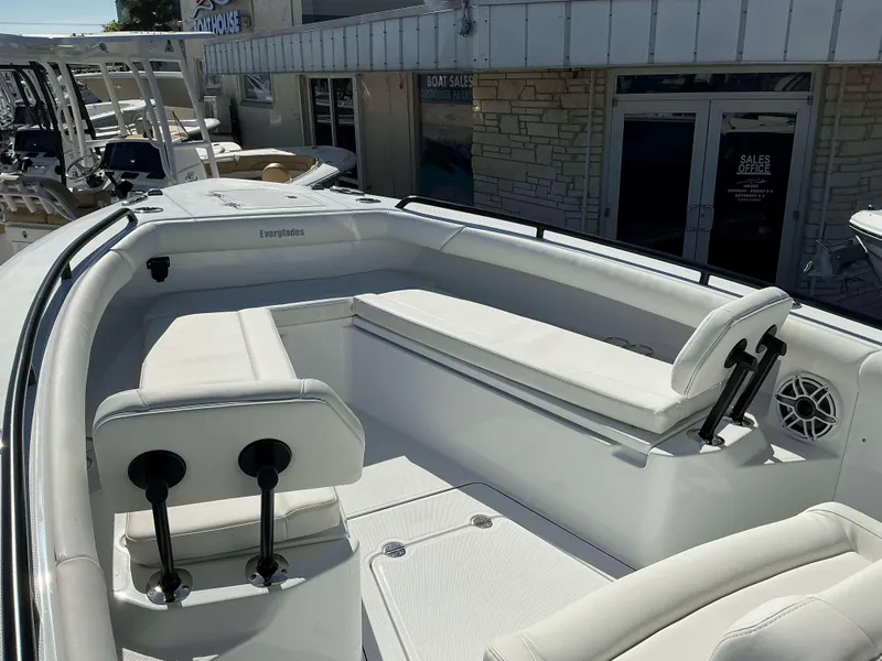 Slide: The Image of 2025 Everglades 273 CC boat interior with white seating and modern design. - 7