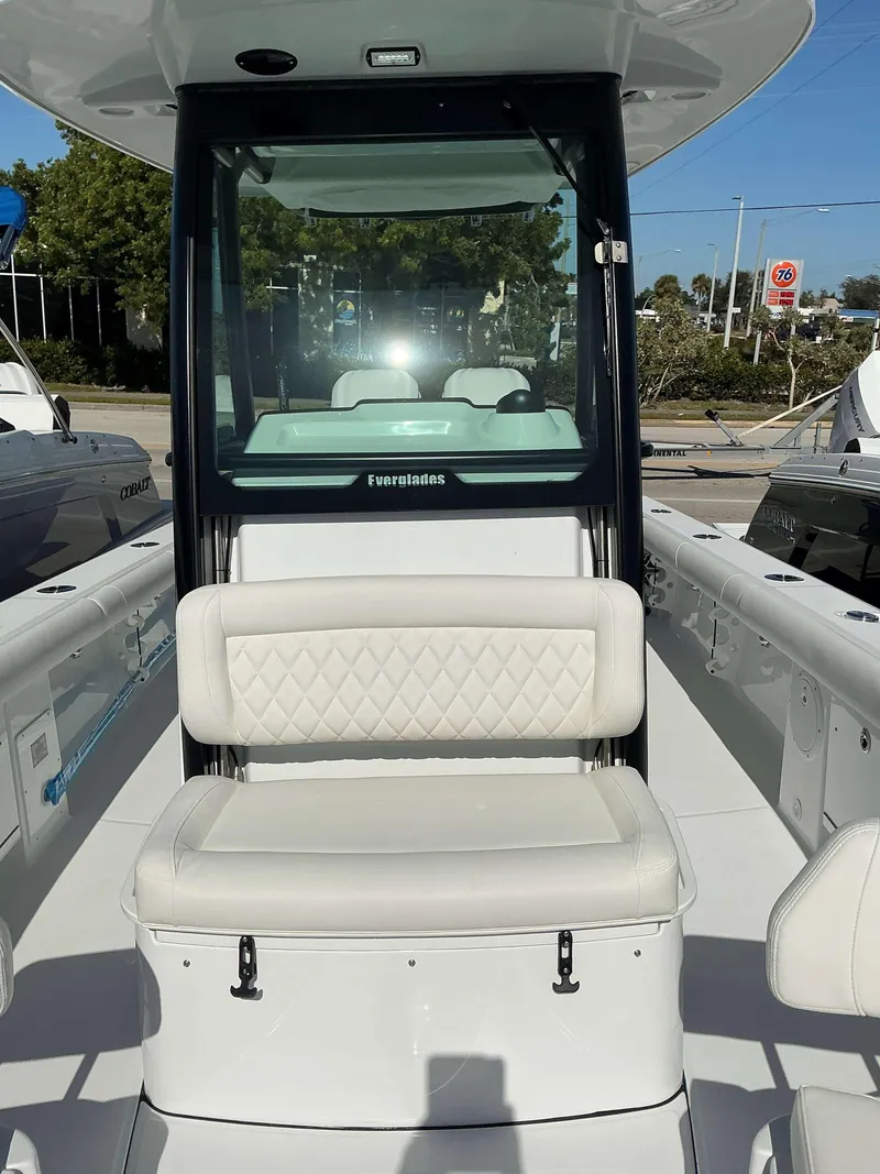 Slide: The Image of 2025 Everglades 273 CC boat interior with white seating and console. - 8