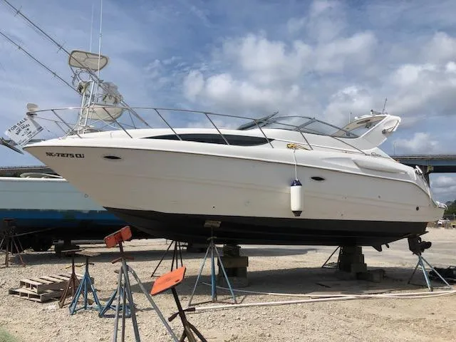 The Image of 2000 Bayliner 3055 Ciera boat on stands, ready for maintenance. - 0