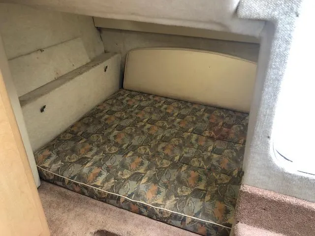 Slide: The Image of Interior cabin of 2000 Bayliner 3055 Ciera with patterned mattress. - 22