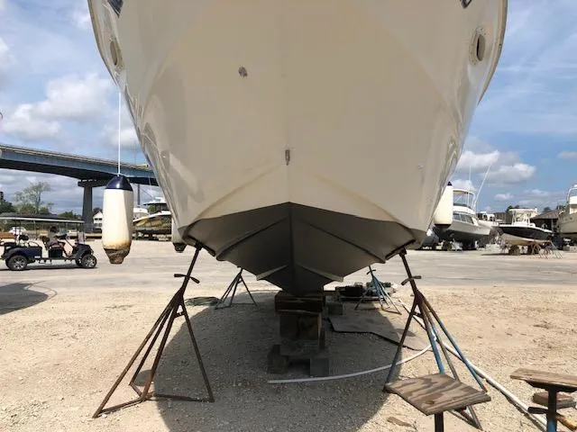 Slide: The Image of Bayliner 3055 Ciera 2000 model on dry dock, supported by stands. - 3