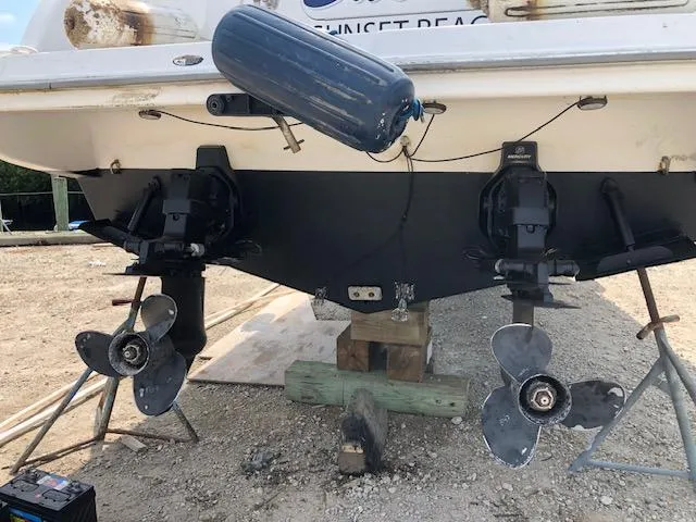 Slide: The Image of Bayliner 3055 Ciera 2000 model with dual propellers on dry dock. - 4