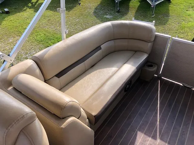 Slide: The Image of Sweetwater 2286 2021 pontoon boat interior with beige seating and striped flooring. - 12