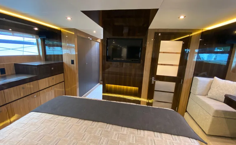 Slide: The Image of Cruisers 60 Fly 2022 - 53