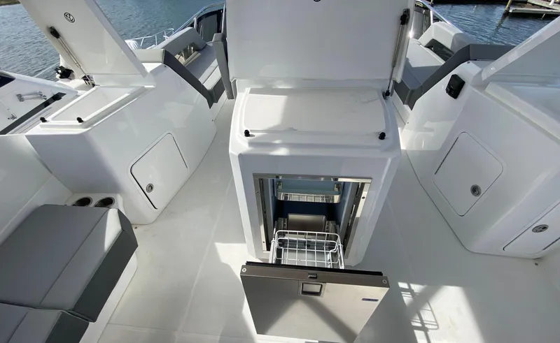 Slide: The Image of Cruisers 60 Fly 2022 - 62