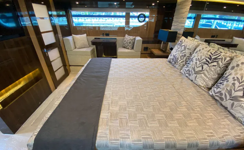 Slide: The Image of Cruisers Yachts 60 Fly 2022 - 51