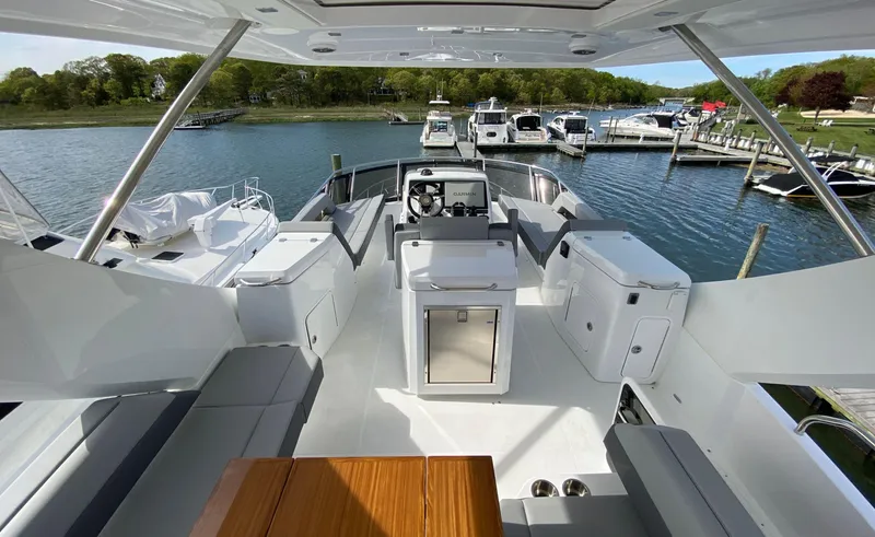 Slide: The Image of Cruisers Yachts 60 Fly 2022 - 60