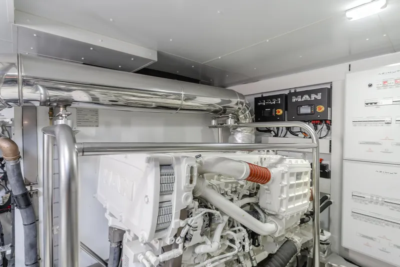 Slide: The Image of Azimut Magellano 66 2023 - 70