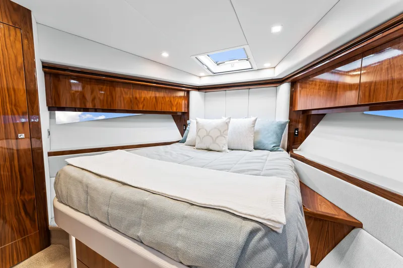 Slide: The Image of Riviera 5400 Sport Yacht 2021 - 60